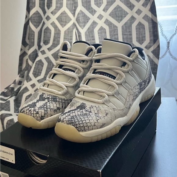 Jordan 11 Retro Low (GS) Snake Light Bone - Picture 3 of 8